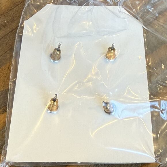 Avon Be Mine Stud Earring Set -2018 Pierced Gold Tone With Box - Picture 3 of 6